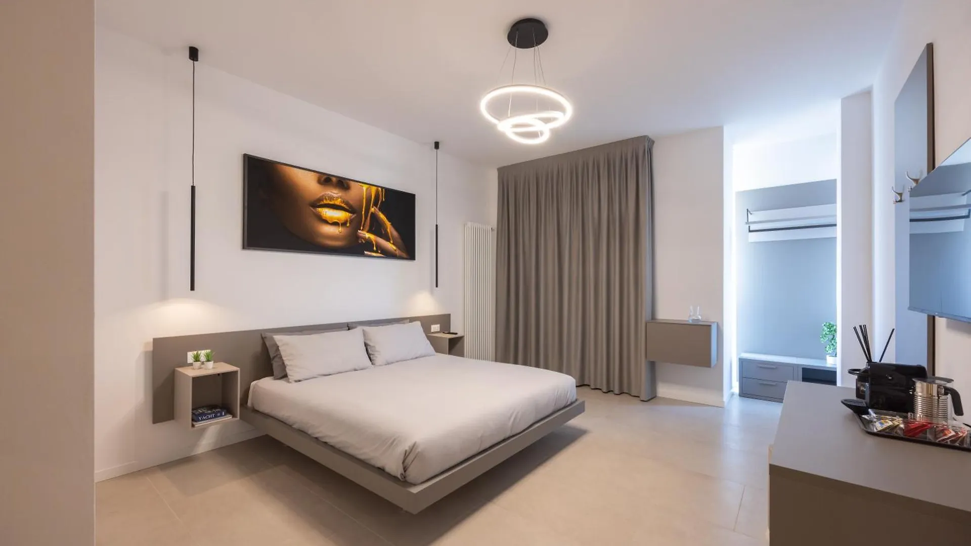 Luxury Station Suite Bologna 0*,  Italy