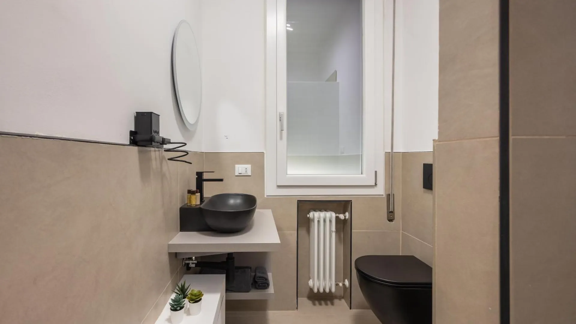 Luxury Station Suite Bologna 0*,  Italy