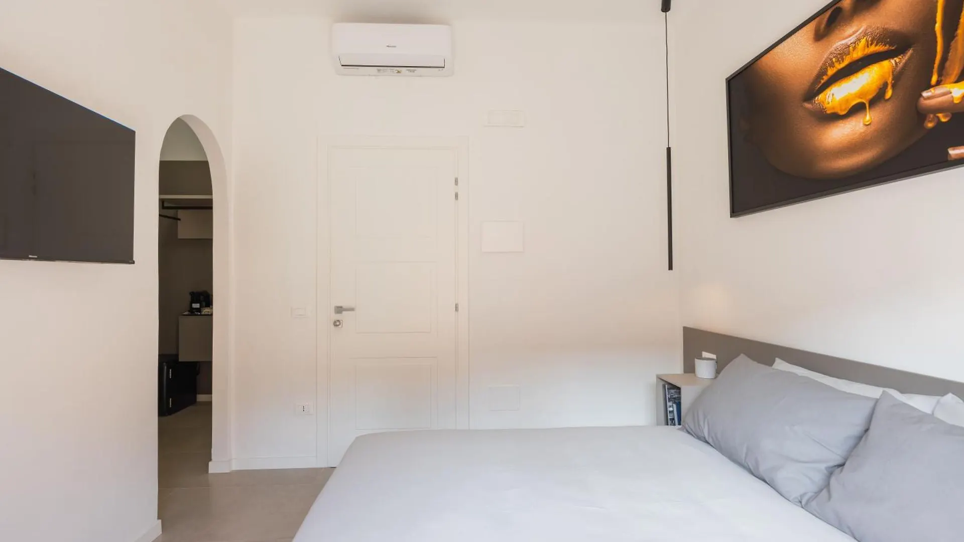 Luxury Station Suite Bologna 0*,  Italy
