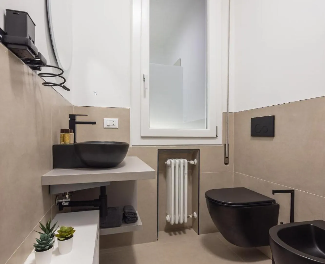 Luxury Station Suite Bologna 0*,
