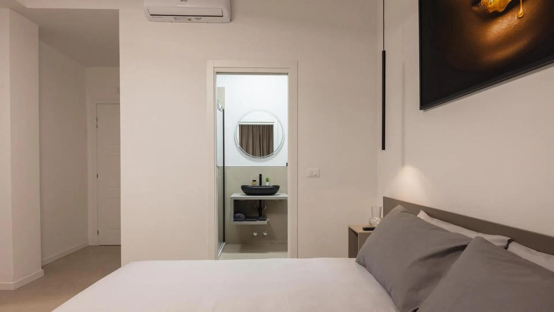 Luxury Station Suite Bologna 0*,
