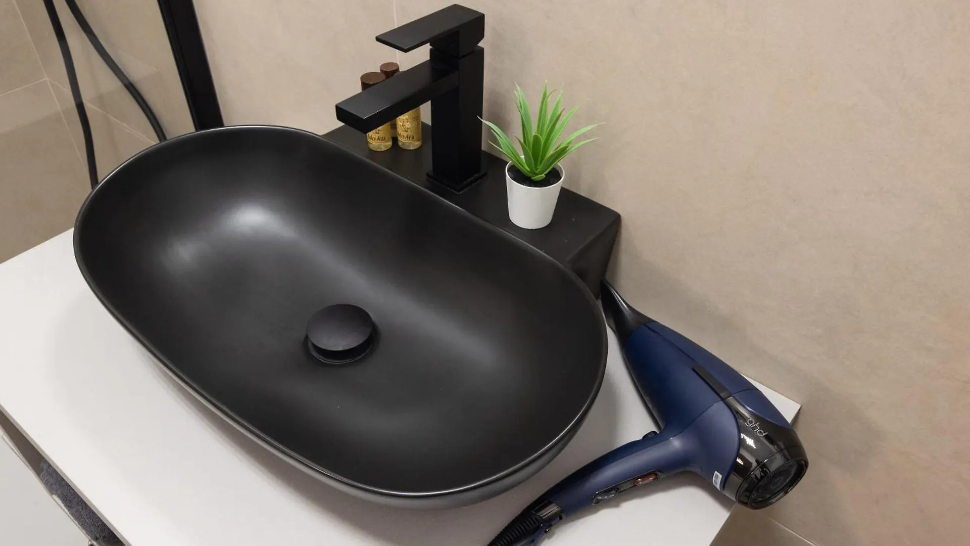 Luxury Station Suite Bologna 0*,