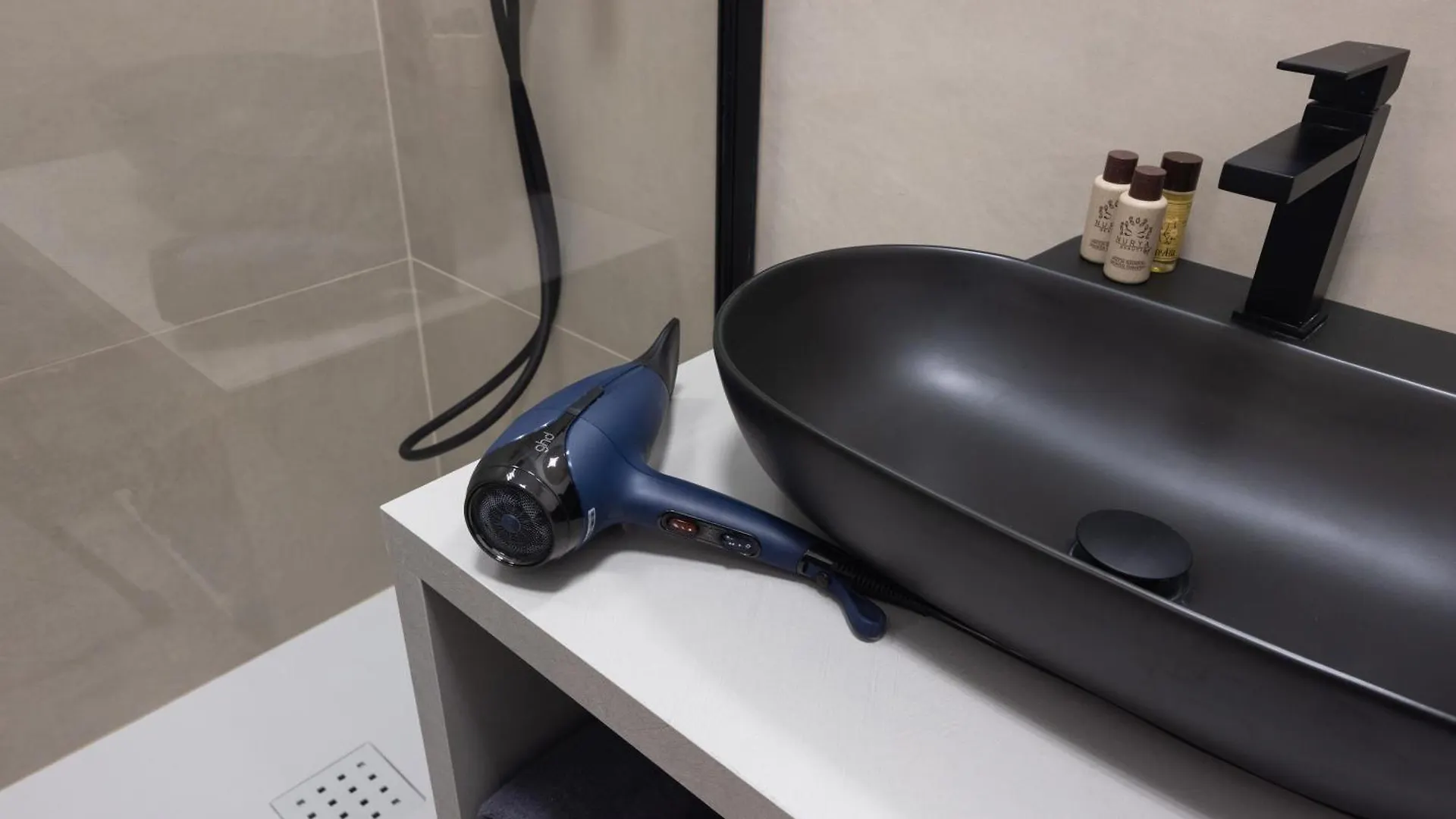 Luxury Station Suite Bologna 0*,  Italy